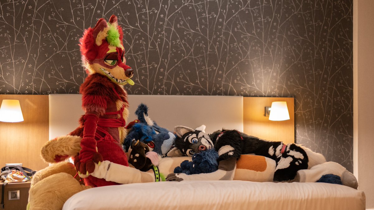 The raft of dogs (and cat), Théodort Géricault, 1818 (colorized)
Picture by @deeryeen <3