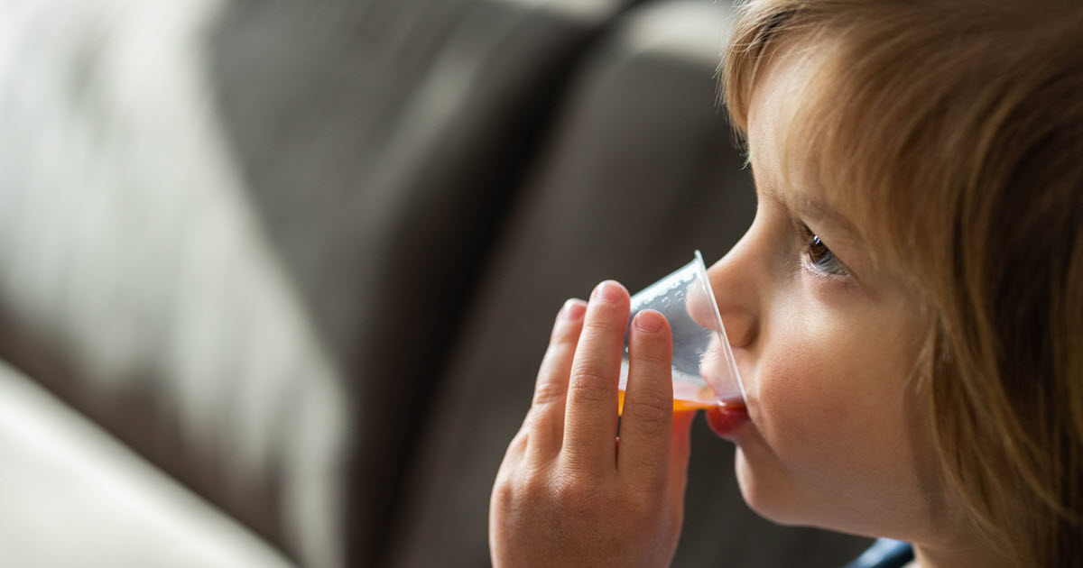 Plusieurs enfants touchés par les virus respiratoires qui circulent peuvent avoir développé une toux qui les empêche de dormir. Les sirops naturels sont-ils efficaces et sécuritaires? Deux pharmaciens font le point:
naitreetgrandir.com/fr/nouvelles/2…