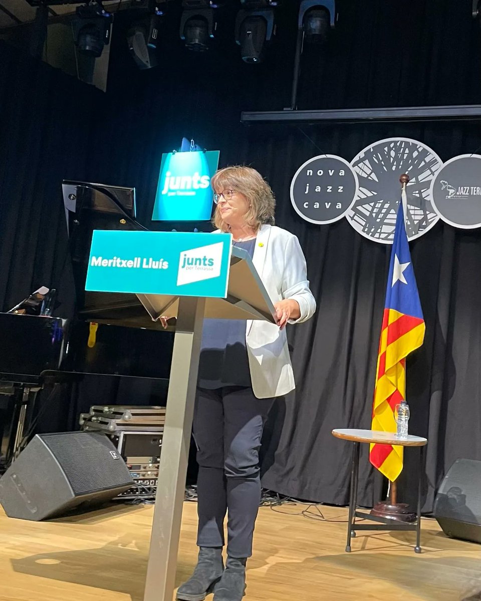 JxCatPota_Rojos's tweet photo. Aquest vespre hem assistit a la presentació de la candidata a l'Alcaldia per Terrassa na Meritxell Lluís, amb la presència d'en Jordi Turull.
Una candidatura excel·lent, molta sort!
#ElmeupaisTerrassa
#junts #juntspercatalunya #juntsperTerrassa
#JUNTSFemCastellbisbal https://t.co/kG2iDsIEYo
