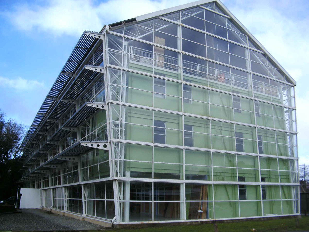 Facultad de Arquitectura UACH: ¡Sorpresa, Ernst Kasper! ¡Este edificio es en tu homenaje!
Ernst Kasper: 😰

#TeLoAgradezcoPeroNo #Delivery #MiguelBosé