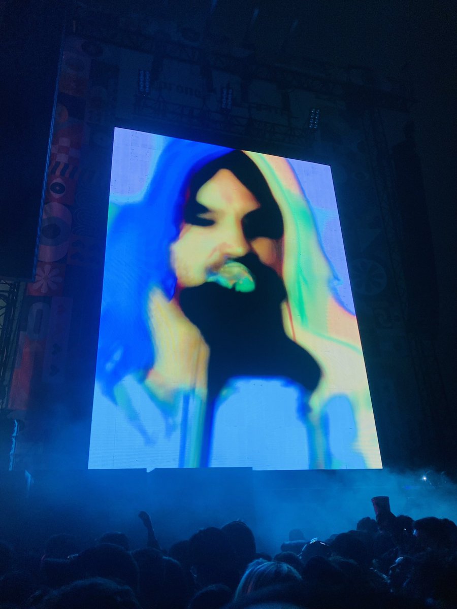 AmADullBoy's tweet photo. Nos dejaron sin tres headliners, pero se logró el acto esperado de la noche, Tame Impala. Fue un concierto mágico y se logró tomar fotos muy buenas y disfrutarlo como nunca, uno de los mejores conciertos de toda mi vida. #CC2022XSopitas https://t.co/oDZohEmbu8