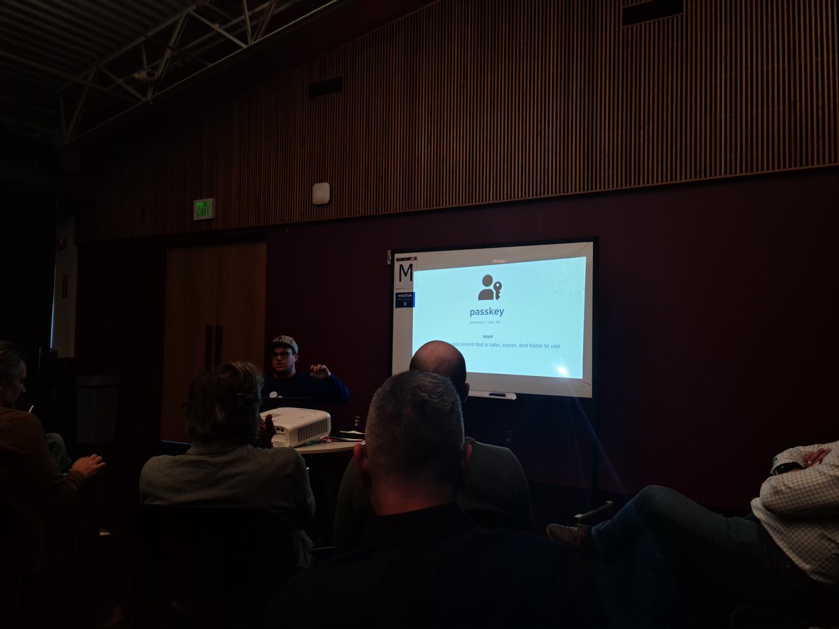 Super approachable session on a complex topic, great work <a href="/timcappalli/">Tim</a> #passkey #iiw