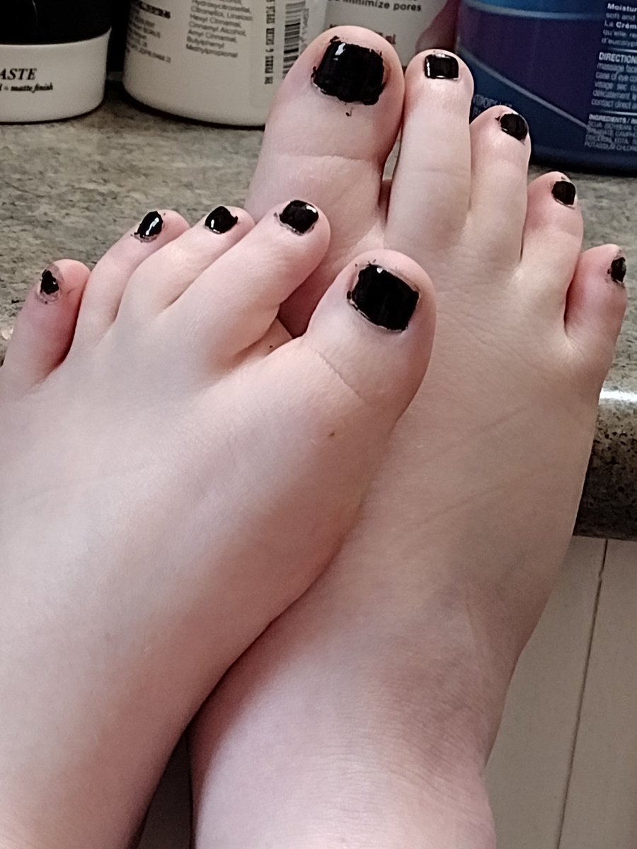ImSellingNudess's tweet photo. I'm selling pictures of my #feet #feetpicsforsales comment if interested https://t.co/DwO4sIp2z6