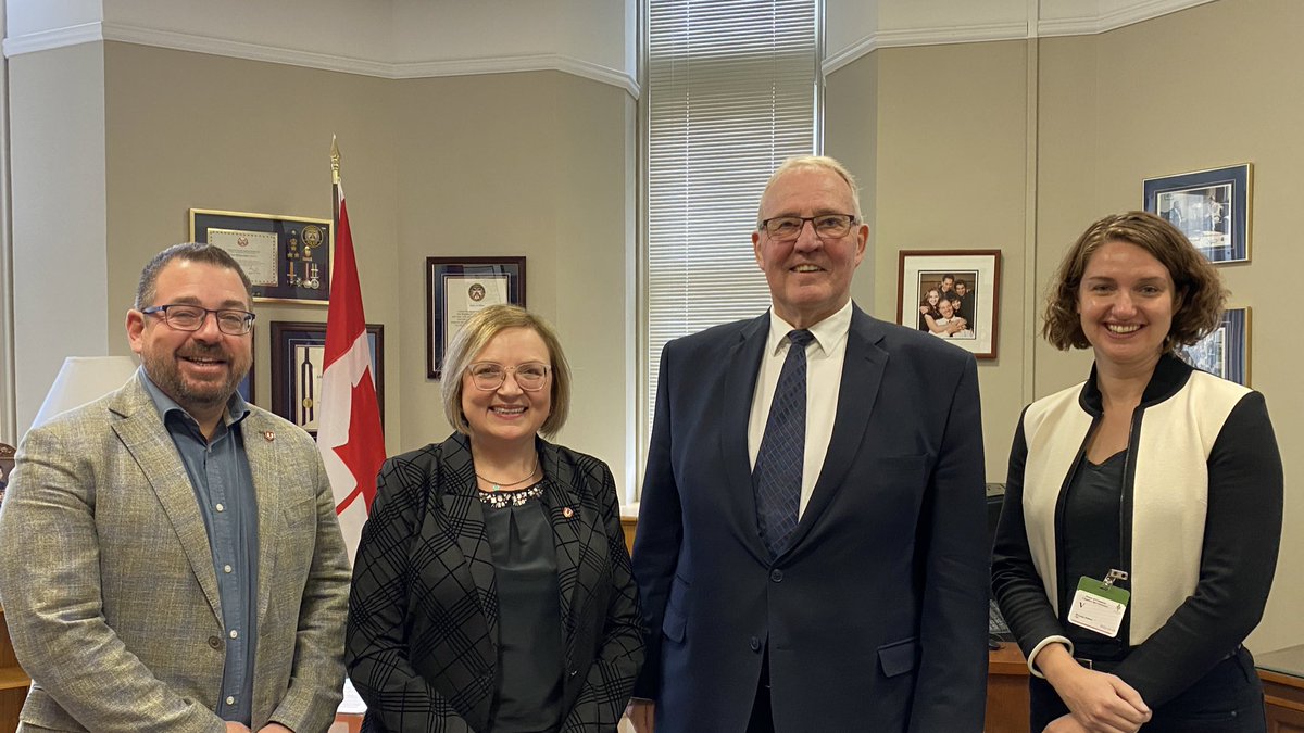 Thanks to <a href="/BillBlair/">Bill Blair</a> for your time today and for talking about Unifor’s solutions to build a more equitable economy that gives workers the certainty we need.
#Unifor