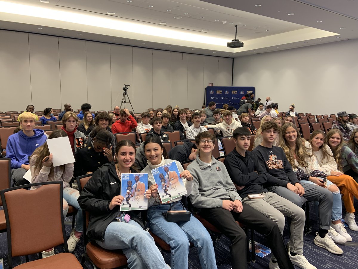 LCE/Pep club Football Hall of Fame  Character Education Field Trip !  #ProudPastRoaringFuture