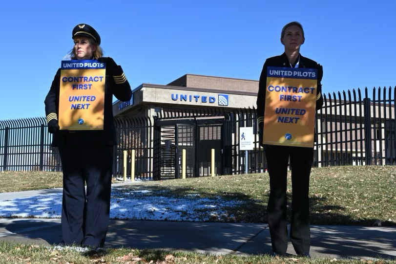 UnitedPilots's tweet photo. Pilot unity @United Airlines Flight Training Center. 

It’s time for United to invest in pilots! 

#WeAreAlpa #UnitedPilots #1U #ContractFirstUnitedNext https://t.co/PlELHWstI5