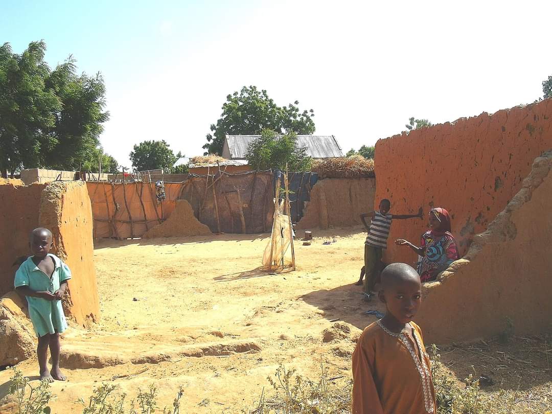 Saddeeq84's tweet photo. Our emergency response team conducted an outreach to Gamawa community in Bauchi state to assess the damages caused by the recent flood disaster leaving hundreds of families displaced. #FloodDisasterResponse https://t.co/Q7lYDfQu5g