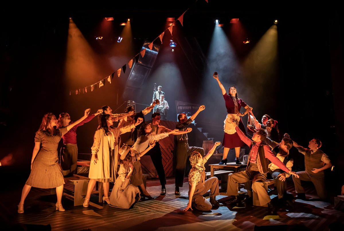 ArtsEdLondon's tweet photo. FIRST LOOK: Sweeney Todd 💈

Huge congratulations to all cast, creatives, and crew for their work on this brilliant production, opening TONIGHT! 🎉

📸 @peachyraith 

#ArtsEdMusicalTheatre #SweeneyTodd #MusicalTheatre #SweeneyToddArtsEd https://t.co/fXr2rBqaEA