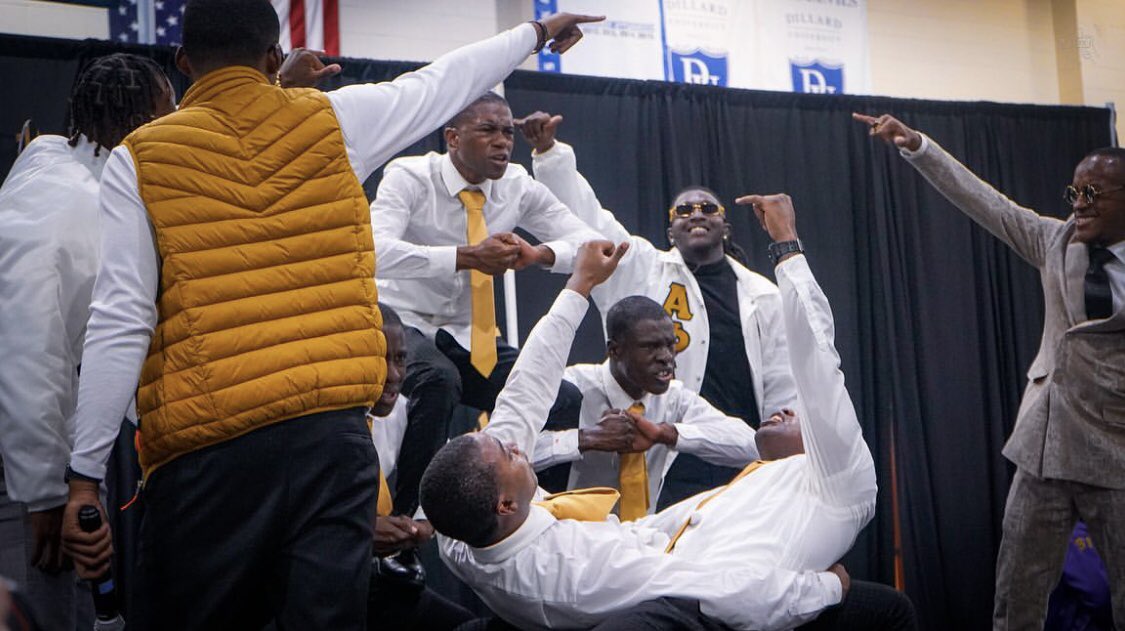 BetaPhi1938's tweet photo. INTRODUCING…

❄️🦍 BETA PHI FALL ‘22 🦍❄️

MASTERS OF F.A.T.E.

CAN I GET TWO CLAPS AND AN 0️⃣0️⃣0️⃣6️⃣ for the coldest neos on the Oaks!?!
🧊🧊🧊

#YardRunners #FA22 #NeophyteSzn
#ProphyteSzn

📸 (on IG)
1 &amp; 2: @/vellproductions 
3 &amp; 4: @/khaelynjphotos https://t.co/XJlPnxR0EE