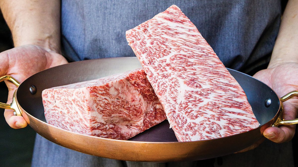USFoods's tweet photo. After a decade of ‘go big or go home’ #steaks, diners are now looking for a different kind of indulgence. Instead of committing to a 16-ounce porterhouse 🥩, #restaurants are offering multiple smaller cuts of a wide variety: https://t.co/W1qt9WOudP #FoodFanaticsMag https://t.co/S3eKSgDsIz