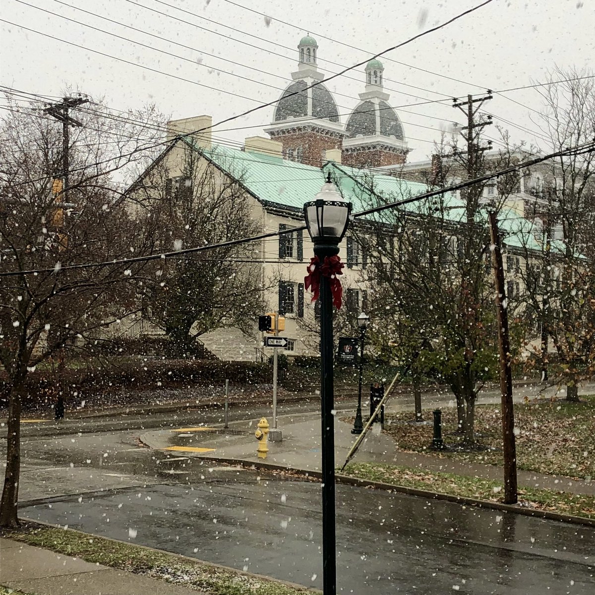 wjclarklibrary's tweet photo. We’re so excited about our beautiful first snow of the academic year! Come stay cozy in the Library with our fireplace heater in Read &amp; Relax! #prezpride https://t.co/7CiCbPtW2m