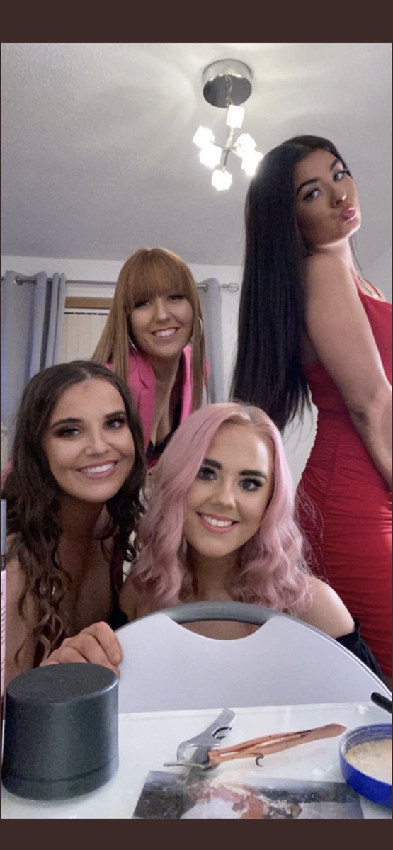 kirstinhunter_x's tweet photo. @aimee656 happy 21st birthday babes!!! hope you’ve had the best day and that first pic is horrendous i can’t believe we went about like that🥴lots of love see u soon❤️❤️ https://t.co/GJ0WXfeUec