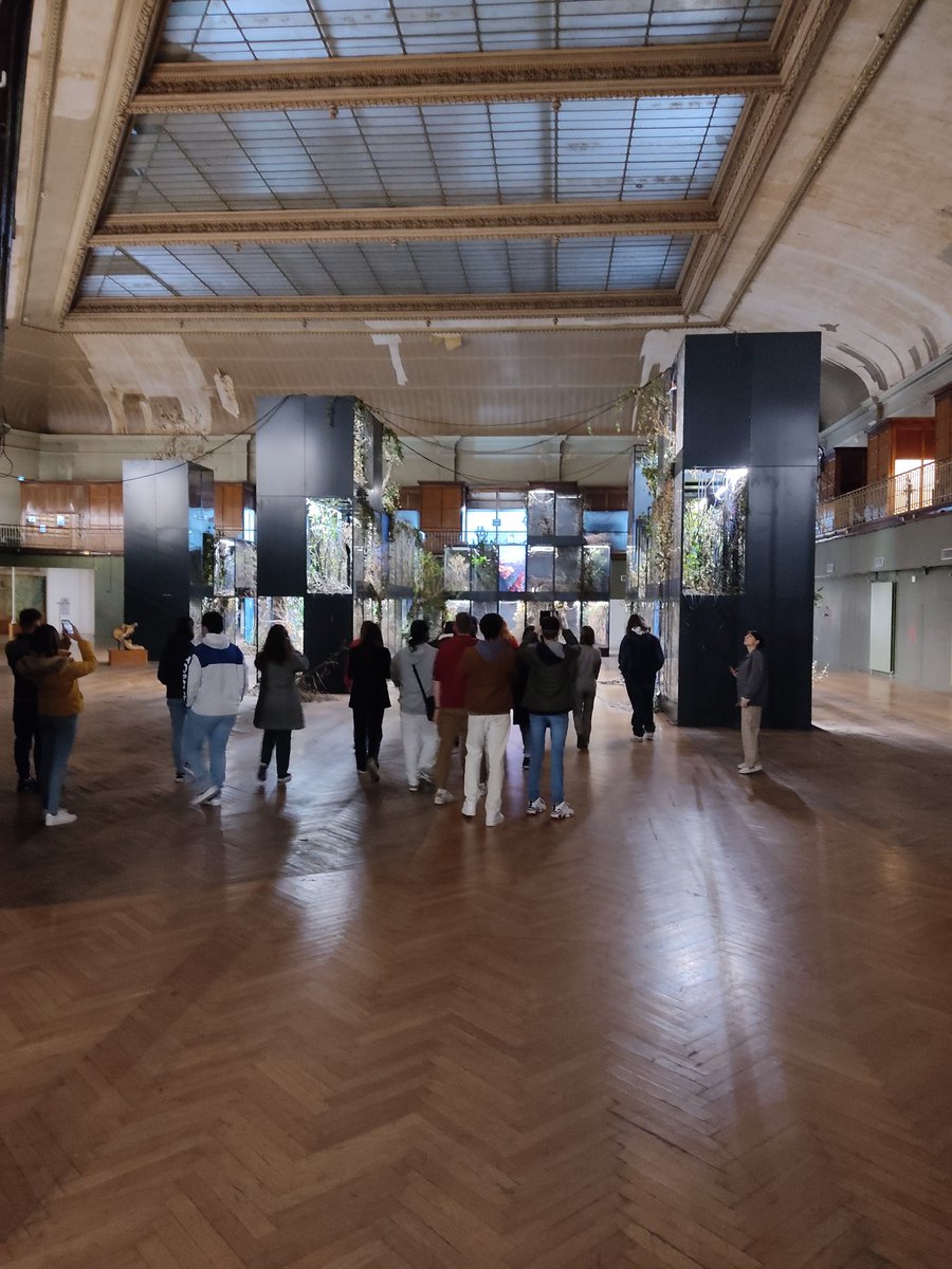 JMarionTARARE's tweet photo. Sortie à la biennale d'art contemporain de Lyon, avec les lycéens option et spécialité ainsi que les collégiens option gravure. Visite au musée Guimet et aux usines Fagor, notamment avec Zoé Fornara, interlocutrice privilégiée dans le cadre de "veduta". Incontournable. https://t.co/Wts7VHxQkD