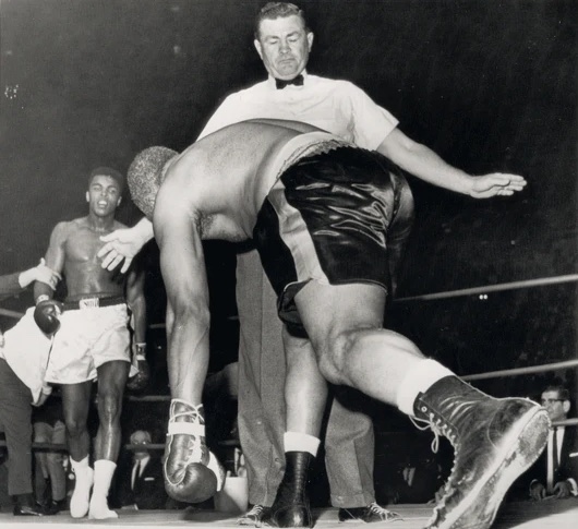 #OnThisDay in 1962, Muhammad Ali, then Cassius Clay, scored a 4th round TKO of former light heavyweight champion Archie Moore in Los Angeles. Before the fight, Ali famous predicted to take care of "Moore in 4."