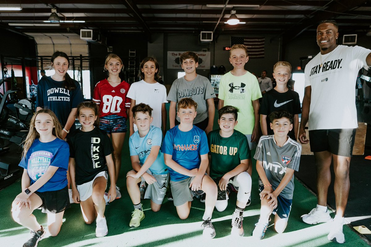 EPTblueprint's tweet image. Back at it with our #PerformancePrep group. This group has been putting in work &amp;amp; getting better by the session. 

With them being in athletics at their  schools, building a strong base and teaching proper training techniques is key for them to maximize their training at school!