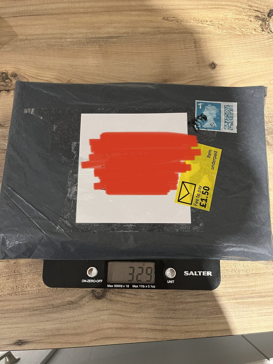 EmCleaver24's tweet photo. @RoyalMailHelp @RoyalMail why did I have to pay extra on my parcel when it is clearly in the size and weight guidelines for large letter? Sender sent via post office so surely they should have checked too? 🤦🏽‍♀️ https://t.co/XnFZY3fyAH