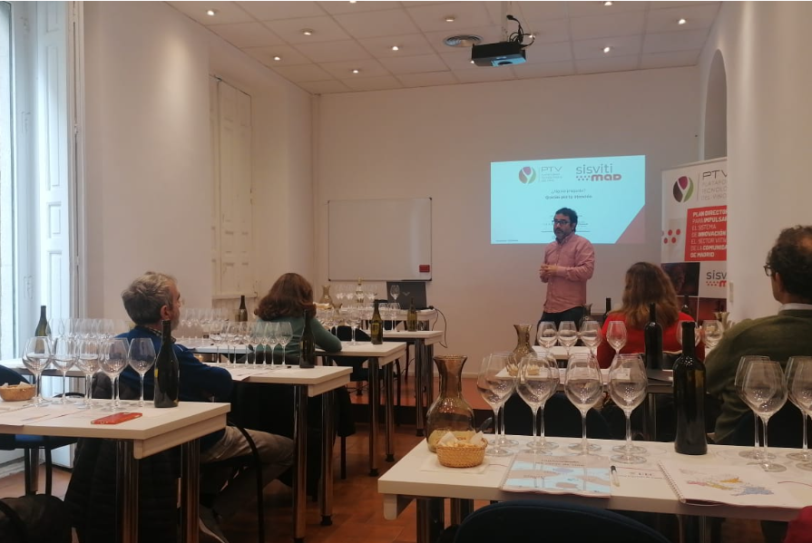 III sesión de presentación del software de upwine en <a href="/UECatadores/">Unión Española de Catadores</a> organizado por <a href="/PT_Vino/">PTVino</a>