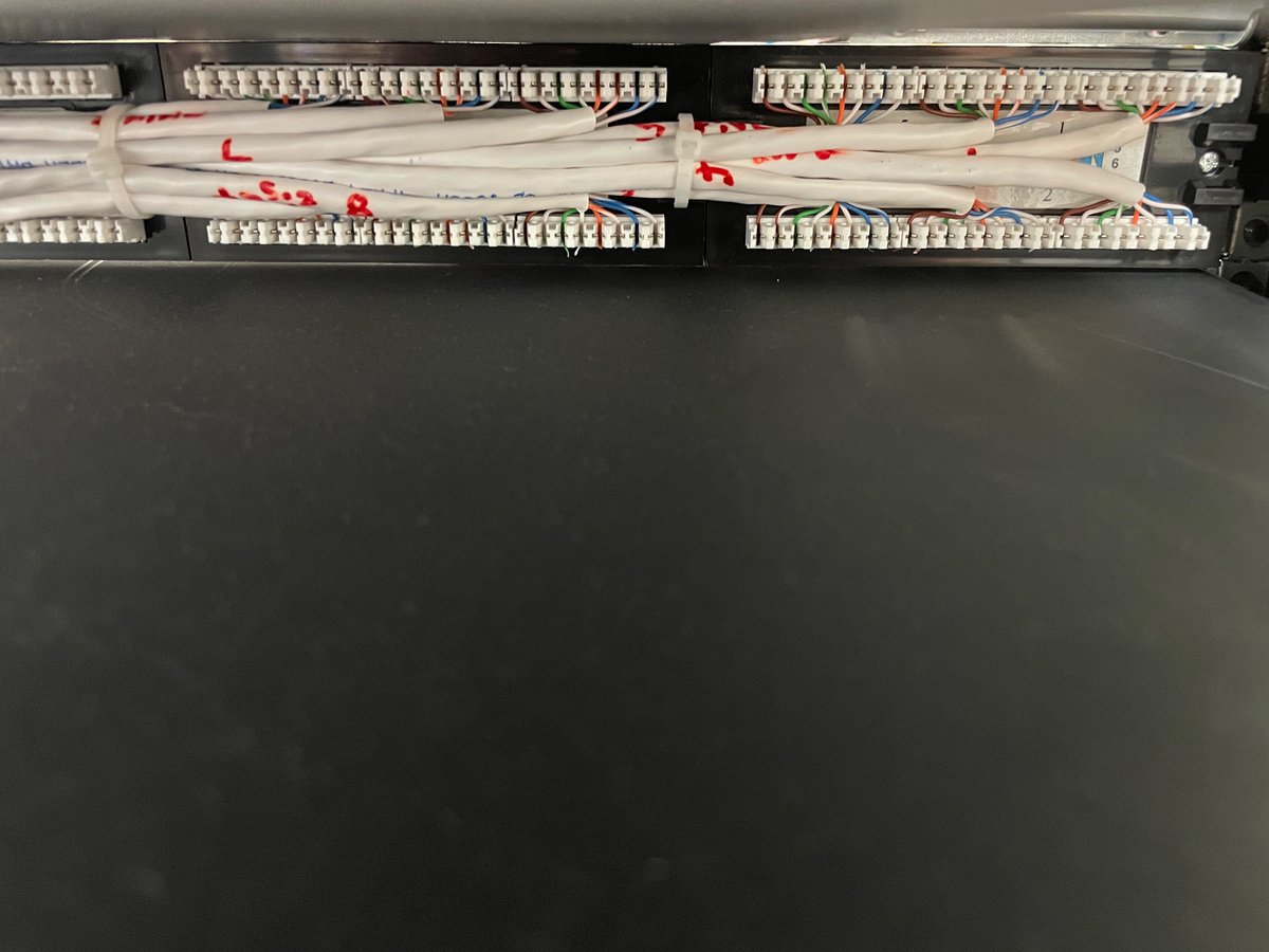EHOVEcnt's tweet photo. When cabling, neatness must be top priority. It makes life easier for us, and future networkers. #EHOVEvips https://t.co/URDuuRgAqe