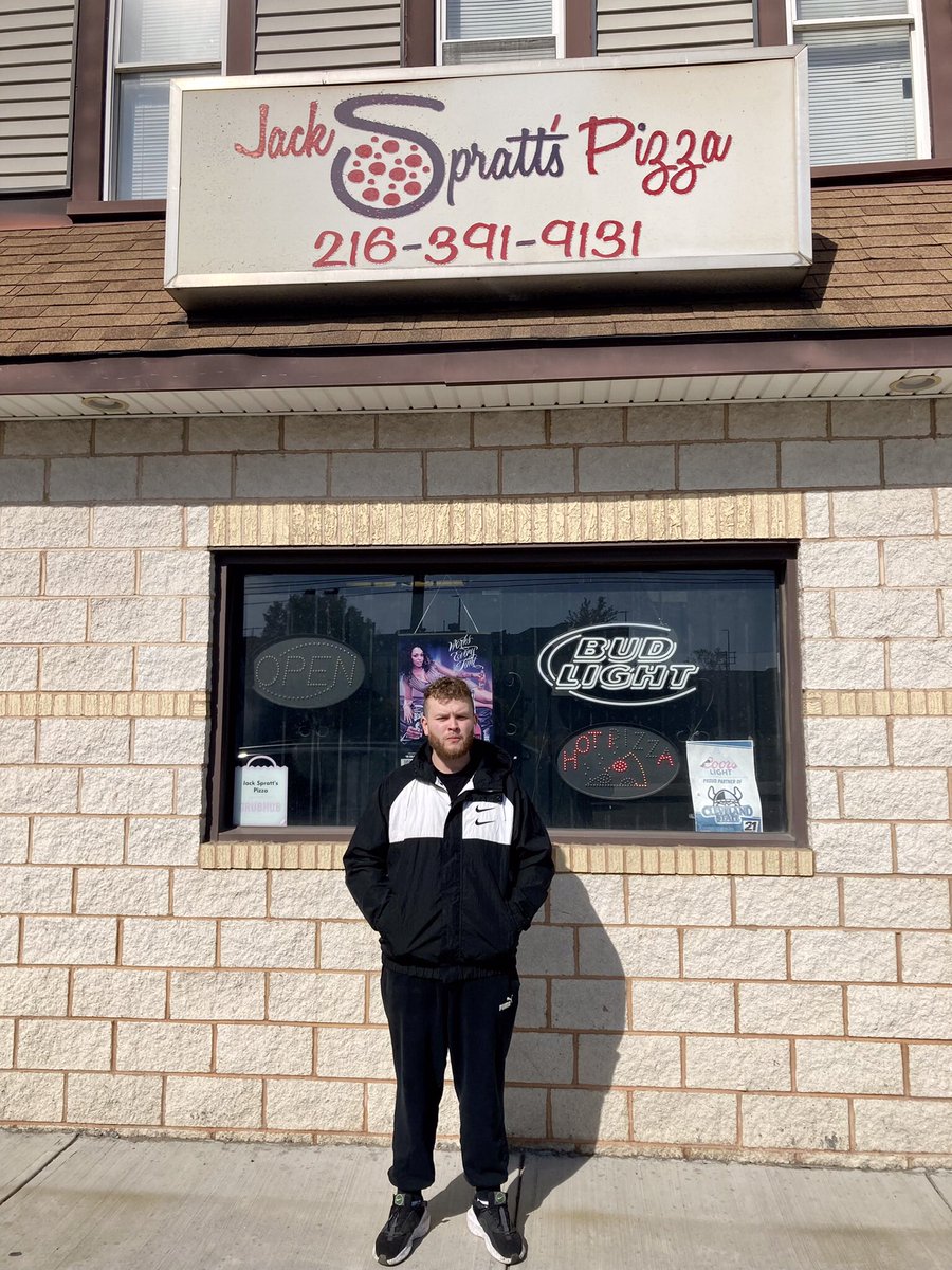SkrticX's tweet photo. Jack Spratt’s Pizza. 4323 Payne Ave, Cleveland. Pictured is Owner Jimmy Byrge. Family owned and operated for over 20 years. Nice to talk to Jimmy about his family and his customers in the neighborhood. Dedicated clientele due to excellent customer service. Photo: Oct. 22, 2022. https://t.co/e3jfdqaSay