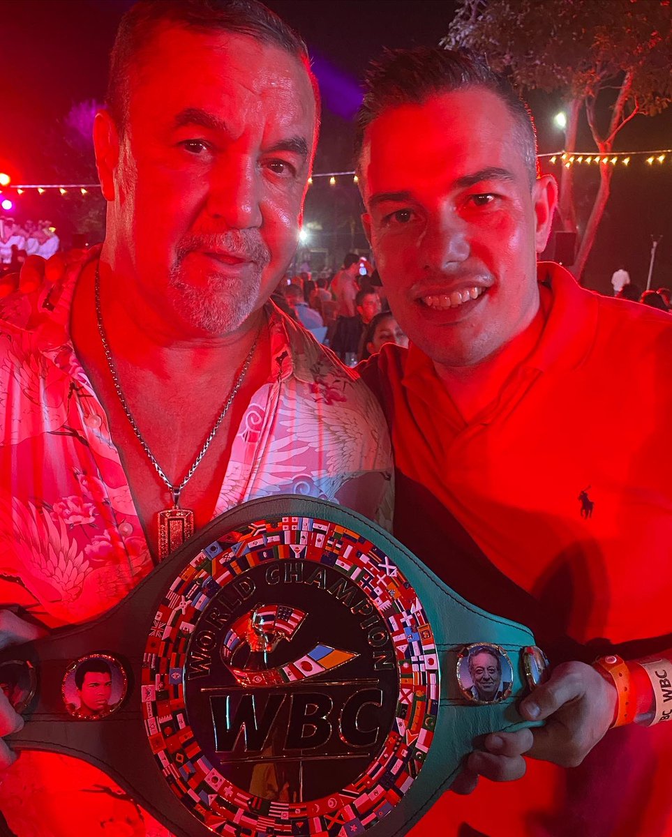 PaulFitzy38's tweet photo. Very proud and honoured to be in Mexico to witness the legend and my great friend Jeff Fenech receive his fourth world title! @AntonioTarver @Seckbach @ShowtimeShawnP @Jcchavez115 @filipinoflash https://t.co/Ds57ltyGPT