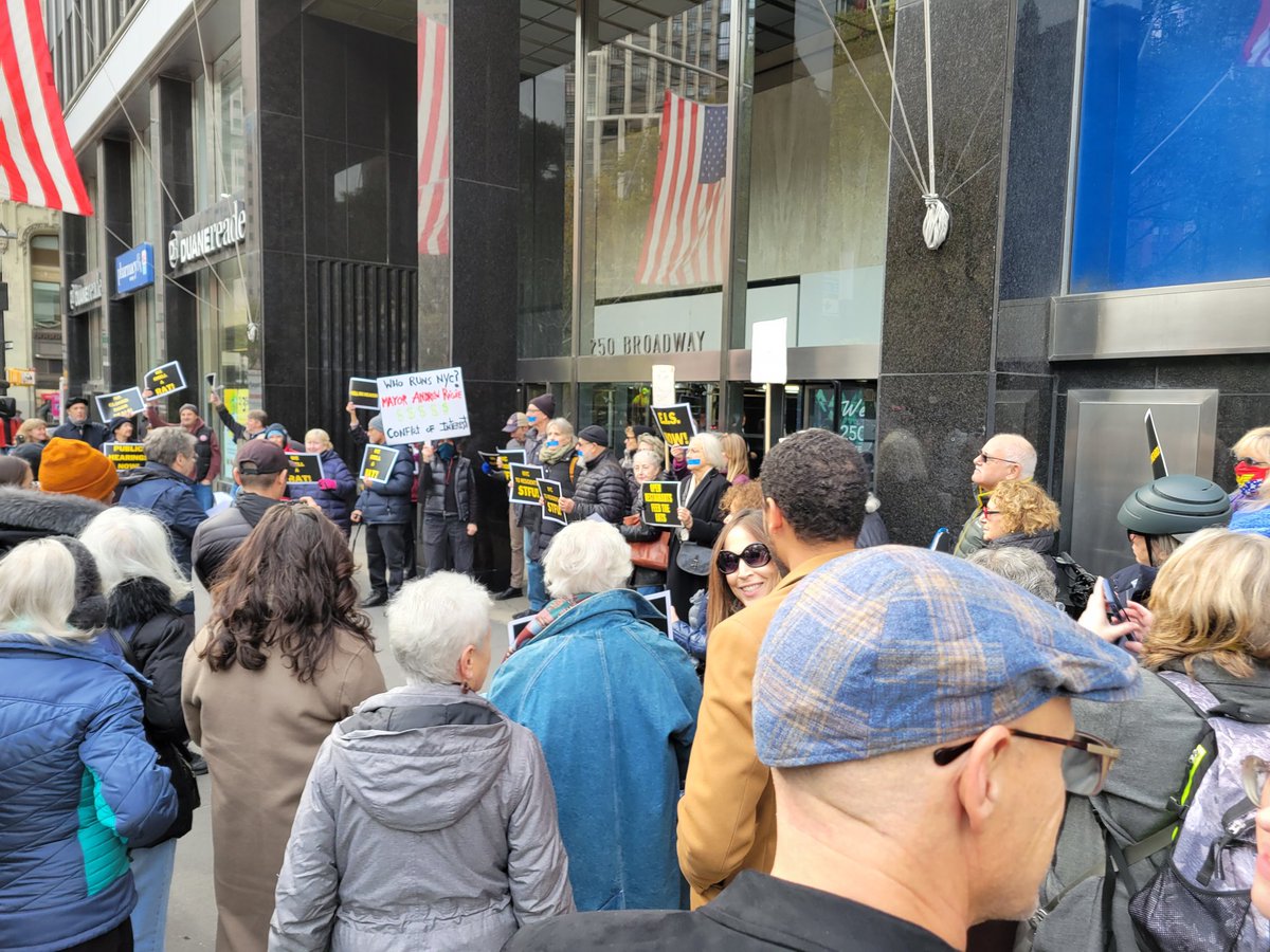 Karlin_C's tweet image. We are here to demand @NYCCouncil @MBPMarkLevine @frankscarpitti @NYCSpeakerAdams hold public hearings &amp;amp; an EIS into permanent outside dining plan.  NYC streets are not for sale!  
#TransparencyPlease #ShedTheSheds
