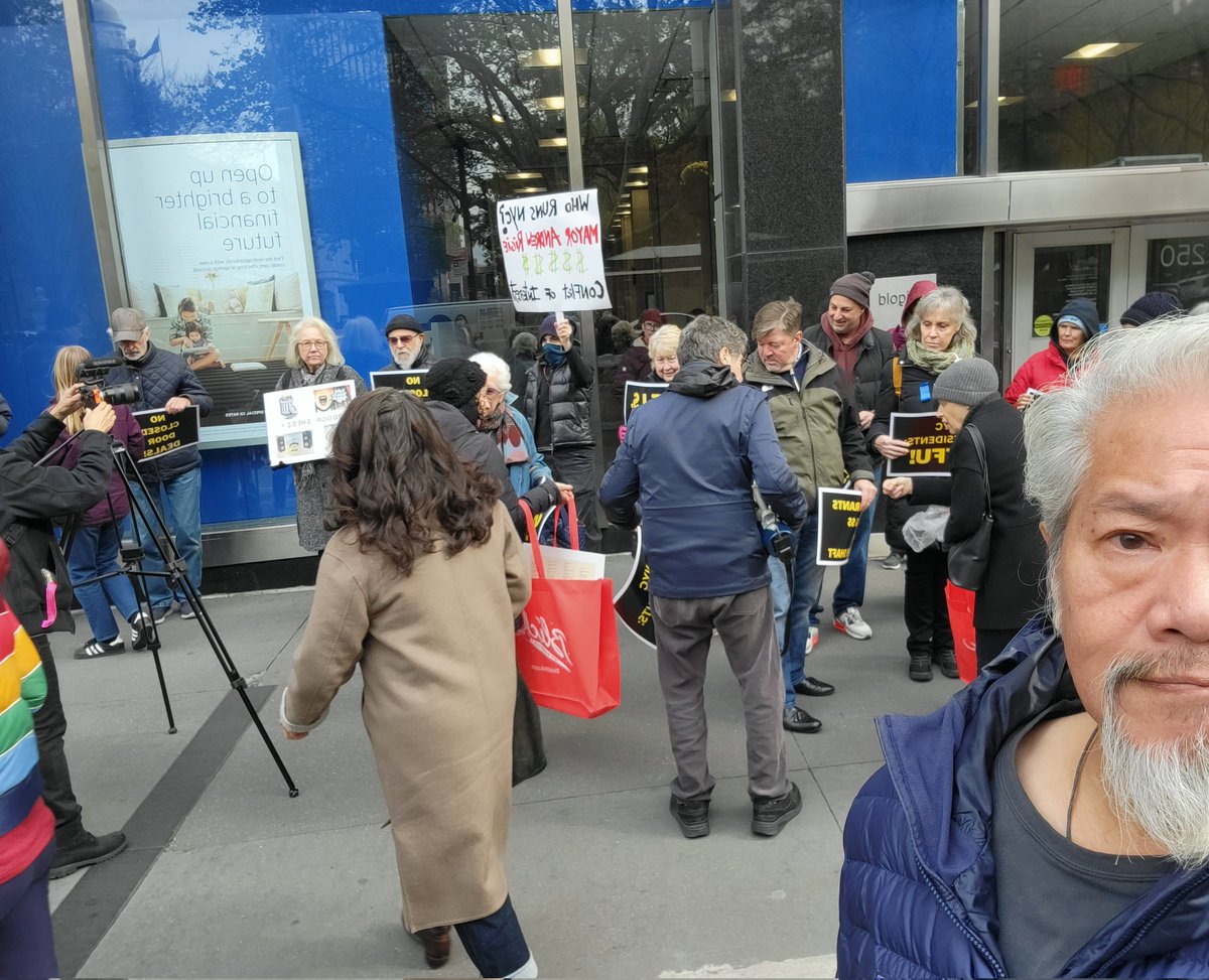 Karlin_C's tweet image. We are here to demand @NYCCouncil @MBPMarkLevine @frankscarpitti @NYCSpeakerAdams hold public hearings &amp;amp; an EIS into permanent outside dining plan.  NYC streets are not for sale!  
#TransparencyPlease #ShedTheSheds