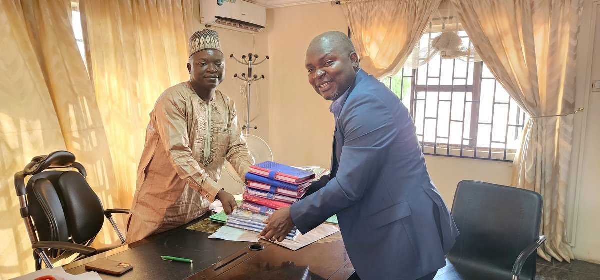 ondo_planner's tweet photo. The Hon. Commissioner, Ondo State Ministry of Physical Planning and Urban Development, Alhaji Amidu Takuro hosting Mr. Abimbola Olujide, the Senior Government Advisor, Chevron Nigeria today 15th November 2022 in Akure, Ondo State. – at Akure, Ondo State https://t.co/1gfhInux7O