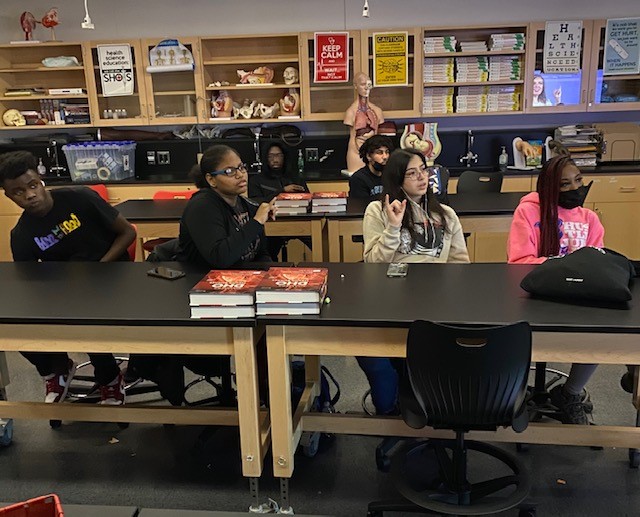MsG227's tweet photo. Students practiced nonverbal communication via "headbandz" and even learned some American Sign Language @RTHSacademies https://t.co/QSJRZ4o5XG