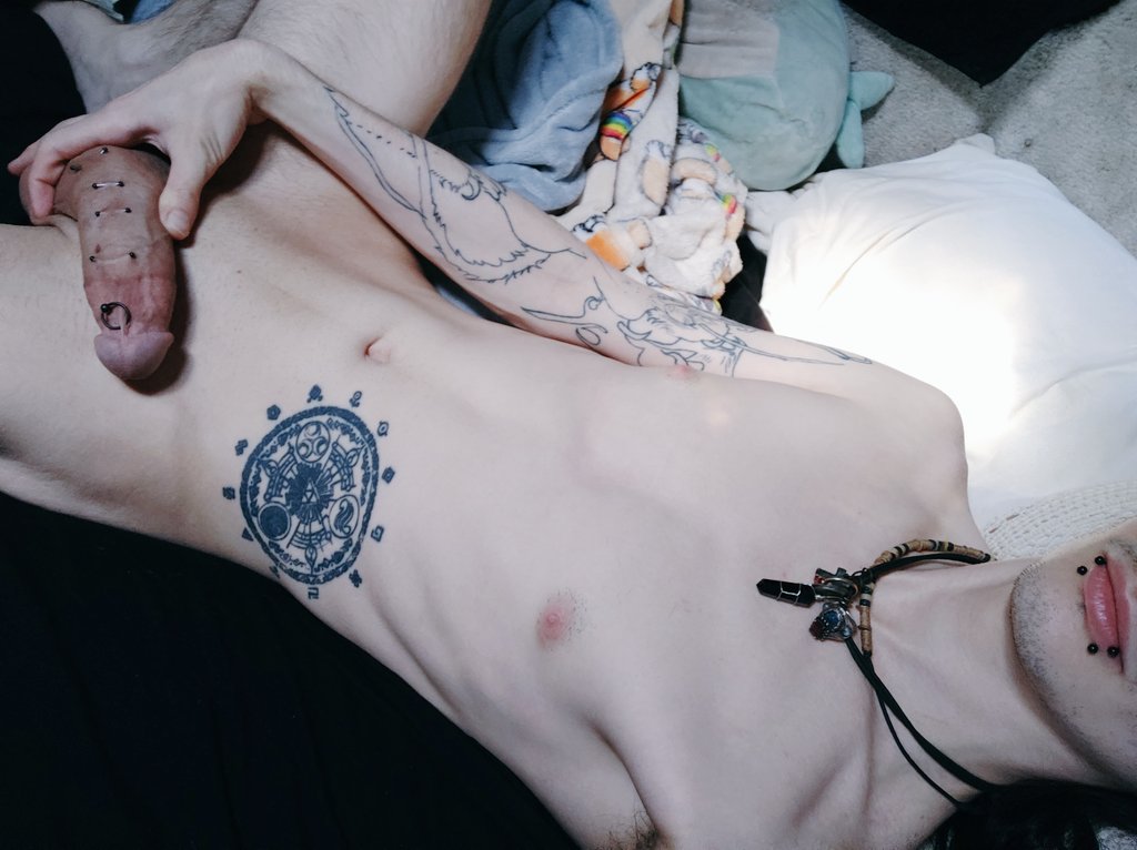 allan_nightmare's tweet photo. too lazy to do real shoots, take my lazy wakeup lood https://t.co/Y85UYEQVKg