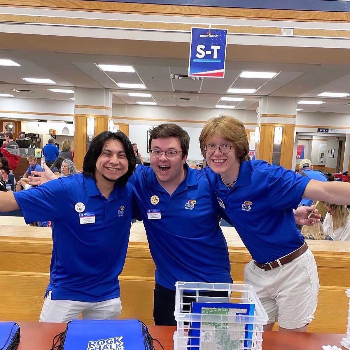 Kuorientation's tweet image. This cold weather has us missing summer orientation with most amazing group of OAs! 

Make sure to give your OA a shoutout! #kuorientation