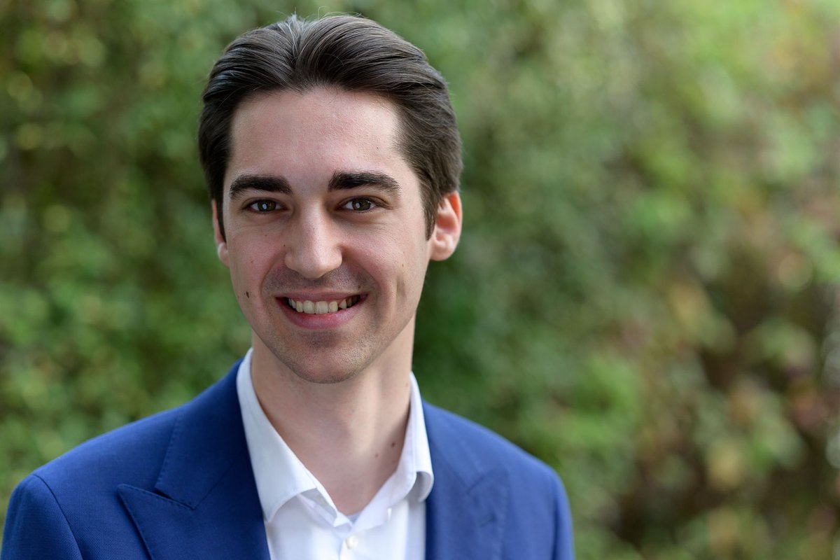 Dominic Täubert (@dominictaeubert) on Twitter photo In eigener Sache:
Ab heute arbeite ich als Social Media Beauftragter beim <a href="/KantonZuerich/">Kanton Zürich</a> in der Kommunikationsabteilung des Regierungsrates. Ich freue mich auf die neue Herausforderung und die Kommunikation gegenüber Medien und Bevölkerung. In eigener Sache:
Ab heute arbeite ich als Social Media Beauftragter beim <a href="/KantonZuerich/">Kanton Zürich</a> in der Kommunikationsabteilung des Regierungsrates. Ich freue mich auf die neue Herausforderung und die Kommunikation gegenüber Medien und Bevölkerung.