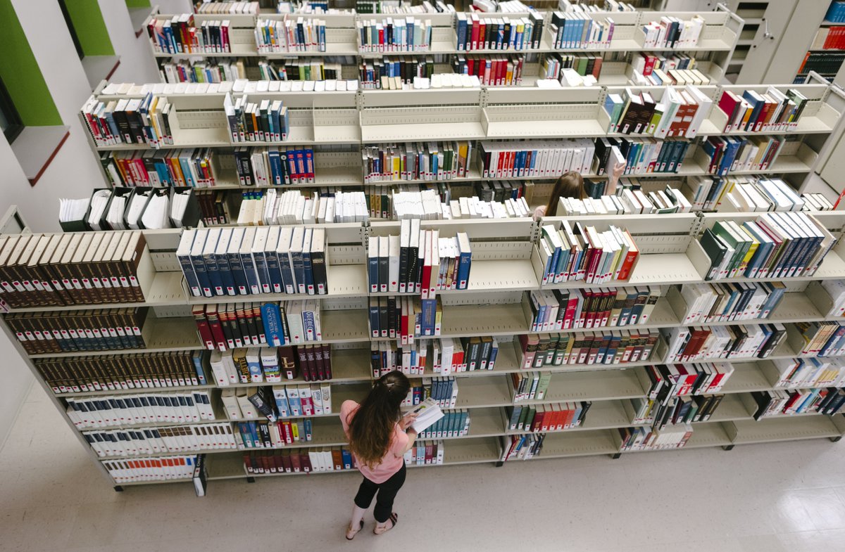 UQO's tweet photo. 📢 La bibliothèque enquête : aidez-nous à mieux vous servir! 📢 Le Service de la bibliothèque invite toute la communauté de l’@UQO à participer à un sondage sur les services offerts à la bibliothèque. 
Détails ➡️ https://t.co/Mk4pPmSJMY https://t.co/HzhocyxX7f