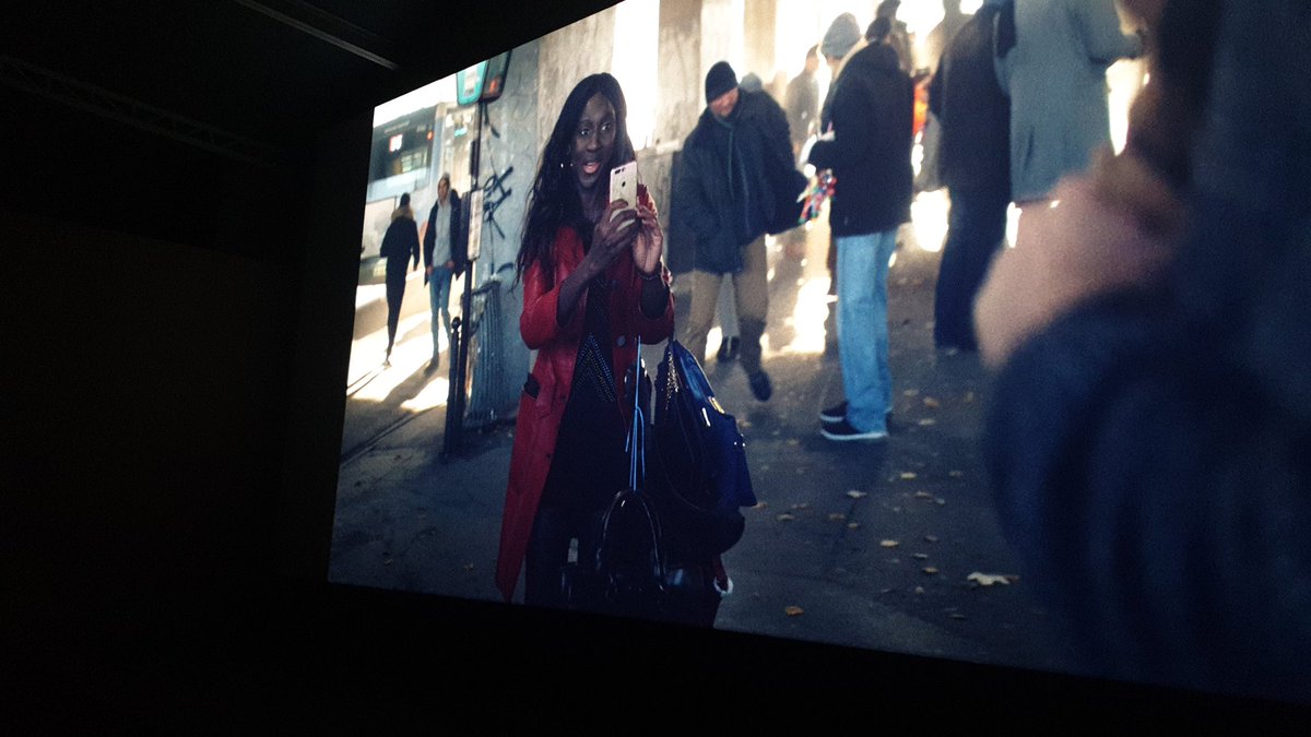 djneft's tweet photo. "On devrait inventer une application pour noter les parents".
Les salariés Orange a l'avant première du film "les femmes du Square" @amb_digit https://t.co/odBvlsdjzs