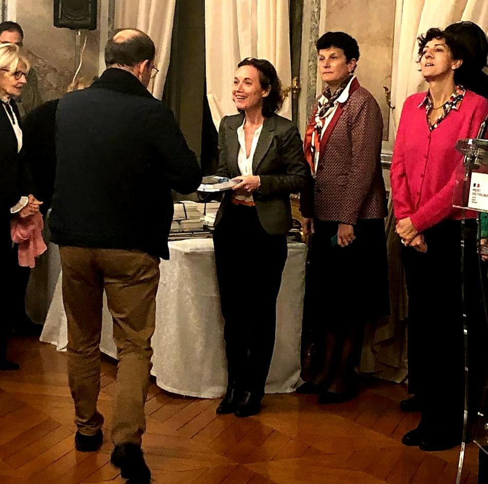 AnneBergantz's tweet photo. Honorée d'avoir participé à la remise des prix du concours départemental de la résistance et de la déportation, avec le @prefet78 Jean-Jacques Brot,@lair_sandrine @acversailles, Hervé Fleury, @clairecf et Florence Guilbert.
Bravo aux lauréats ! #UNADIF👏 https://t.co/LaX03PbSEw