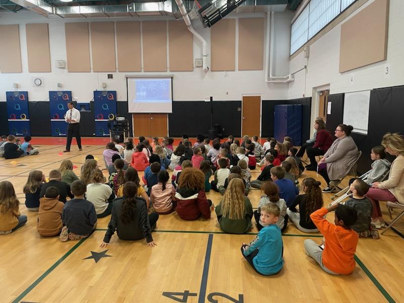PWintermediate's tweet photo. 3rd graders at Pinewood got a special treat and learned about the weather from Chief Meteorologist Steve LaPointe! @MohonCSD  #Pinewoodproud #mohonproud https://t.co/UY1oBrAzsb