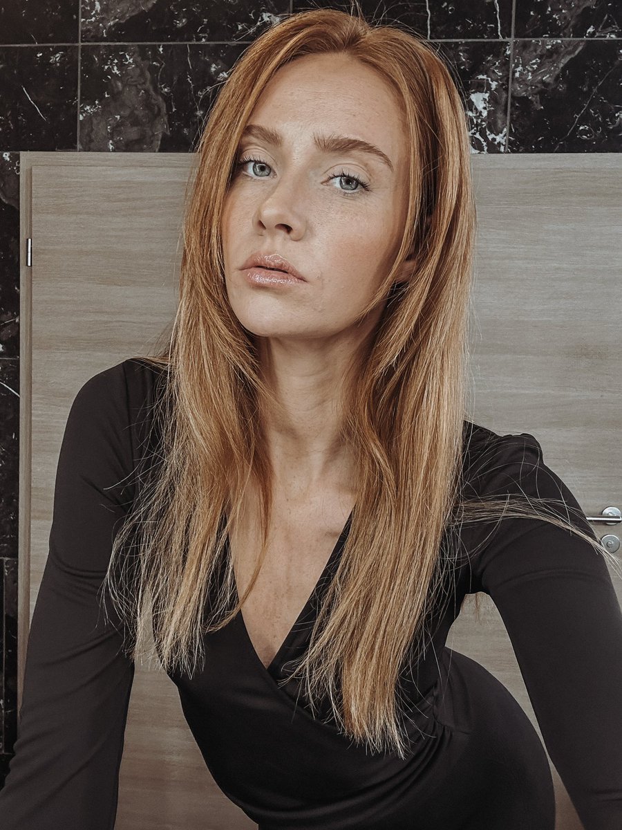 Ein Mädchen sollte zwei Dinge sein: Wer und was sie will.“ - Coco Chanel 
Oft höre ich, Du musst Dich entscheiden, Model oder Installateurin, beides geht nicht! Wissen die, dass die mich damit nur noch mehr motivieren🤪 
Badsanierung abgeschlossen ✅ 
Modeljob absolviert ✅