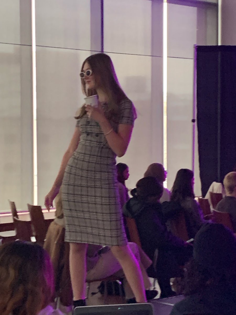 MomInTheKnow's tweet image. First ever Sustainable Fashion Show @uOttawa @uOttawaSustain @purekitchenott   @Prof_Elena 
Fabulous MCs @saltinashaker and Sunshine Glitterchild
Fashions from the FreeStore on campus 
#changethestory
 #uottawa #GEW2022