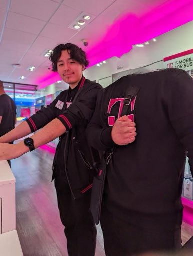 JoseTheME91's tweet photo. Its what we do at T-Mobile, sell our heads off https://t.co/9HxKivnJYg