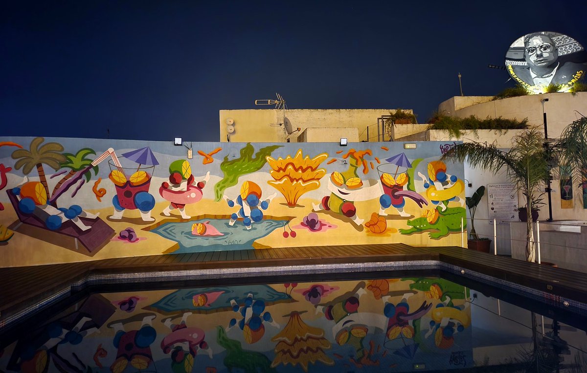 ⚡️Porque tomar un #cóctel no sea lo de siempre.........⚡️
El #arteurbano en #puravidaterraza no es   solamente un atrezzo es una seña de identidad. 
Ven y disfruta de nuestros artistas de la temporada 
@koctelkahoolawe 
@artkat0 
Gracias a ambos .
#otrorolloexiste en la ciudad.