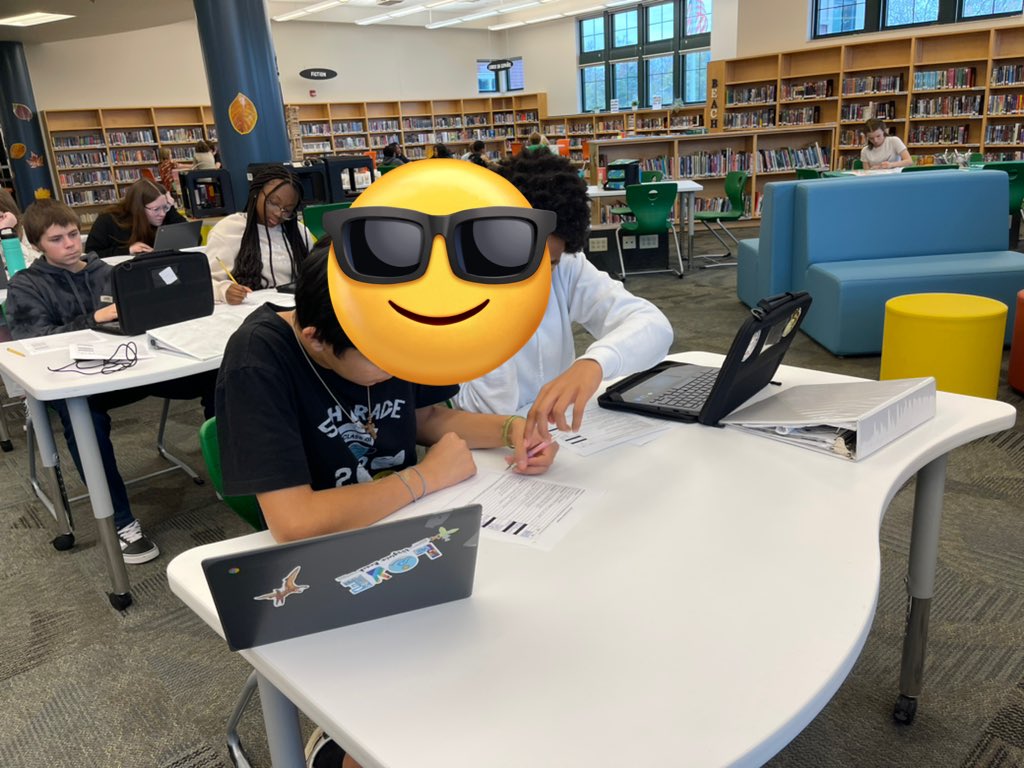 NancyHorner15's tweet photo. Always fun evaluating sources with @BiancaZaldivar @mrsSLStokes @VBAggie93 @VBMiddle @a_fredrickson1 @TreadwayChelsea @vblms https://t.co/lF8dJBgUPp