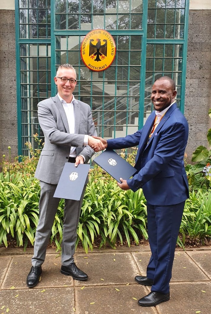 Diplo_Jazz's tweet photo. Peace is not a given. Peacebuilding is hard work. Great to continue 🇩🇪support for @InterpeaceTweet. Their community focused programmes in 8 counties in Northern 🇰🇪 achieved a lot and will do more. Today we signed 2nd project phase. Thx @AA_stabilisiert and partners in the field! https://t.co/SQrfrSL0kM