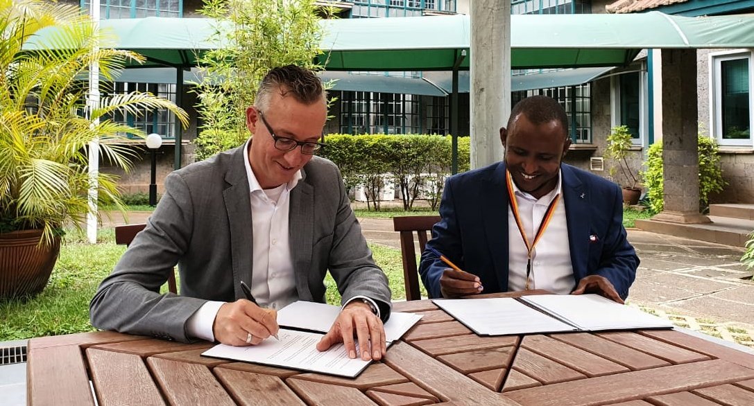 Amb Sebastian Groth 🇩🇪🇪🇺 (@diplo_jazz) on Twitter photo Peace is not a given. Peacebuilding is hard work. Great to continue 🇩🇪support for @InterpeaceTweet. Their community focused programmes in 8 counties in Northern 🇰🇪 achieved a lot and will do more. Today we signed 2nd project phase. Thx <a href="/AA_stabilisiert/">🇩🇪 GER on Peace & Humanitarian Action</a> and partners in the field! Peace is not a given. Peacebuilding is hard work. Great to continue 🇩🇪support for @InterpeaceTweet. Their community focused programmes in 8 counties in Northern 🇰🇪 achieved a lot and will do more. Today we signed 2nd project phase. Thx <a href="/AA_stabilisiert/">🇩🇪 GER on Peace & Humanitarian Action</a> and partners in the field!