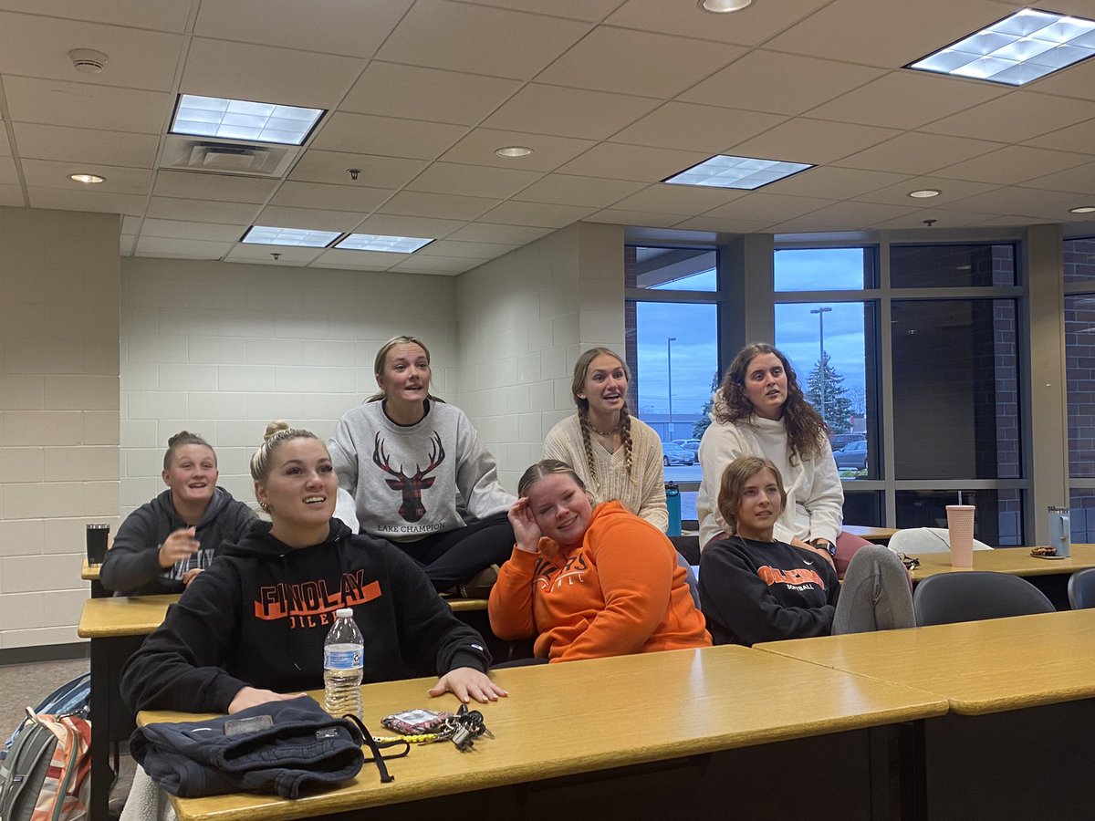UFOilerSoftball's tweet photo. Yesterday’s team bonding consisted of some Pictionary and some Charades #thosewholaughtogetherstaytogether #ufsb #goilers https://t.co/aiPFznmmQ2