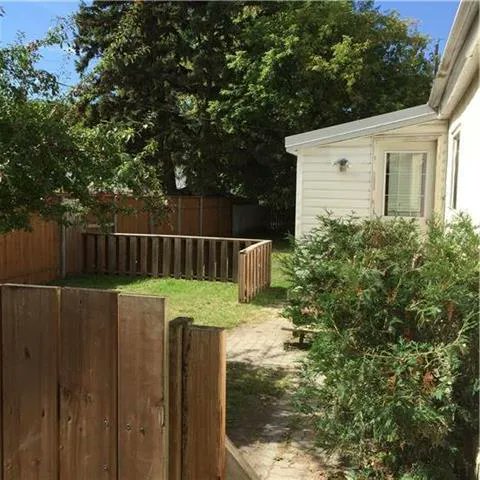 This cute bungalow in the popular Green Acres is the perfect starter, retirement or investment home! 822 Russell Street is close to shopping, schools and the hospital, and features 2 bedrooms and 1 bathroom. Listing price: $169,900.
bit.ly/822Russell

#RLP4Sale #bdnmb