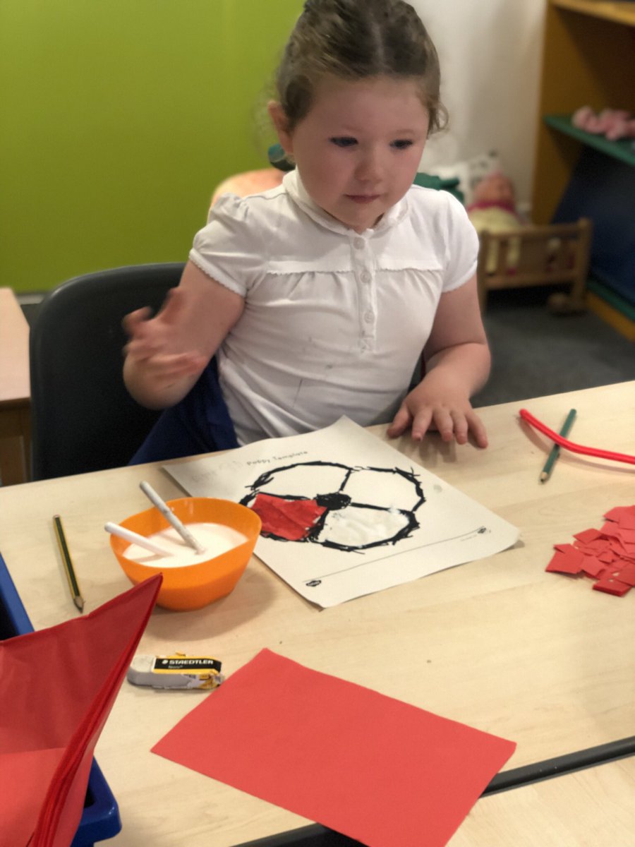 Cuiken_Primary's tweet photo. P1 made poppies on Friday to mark Remembrance Day 💙 https://t.co/q3xpIcz9ER