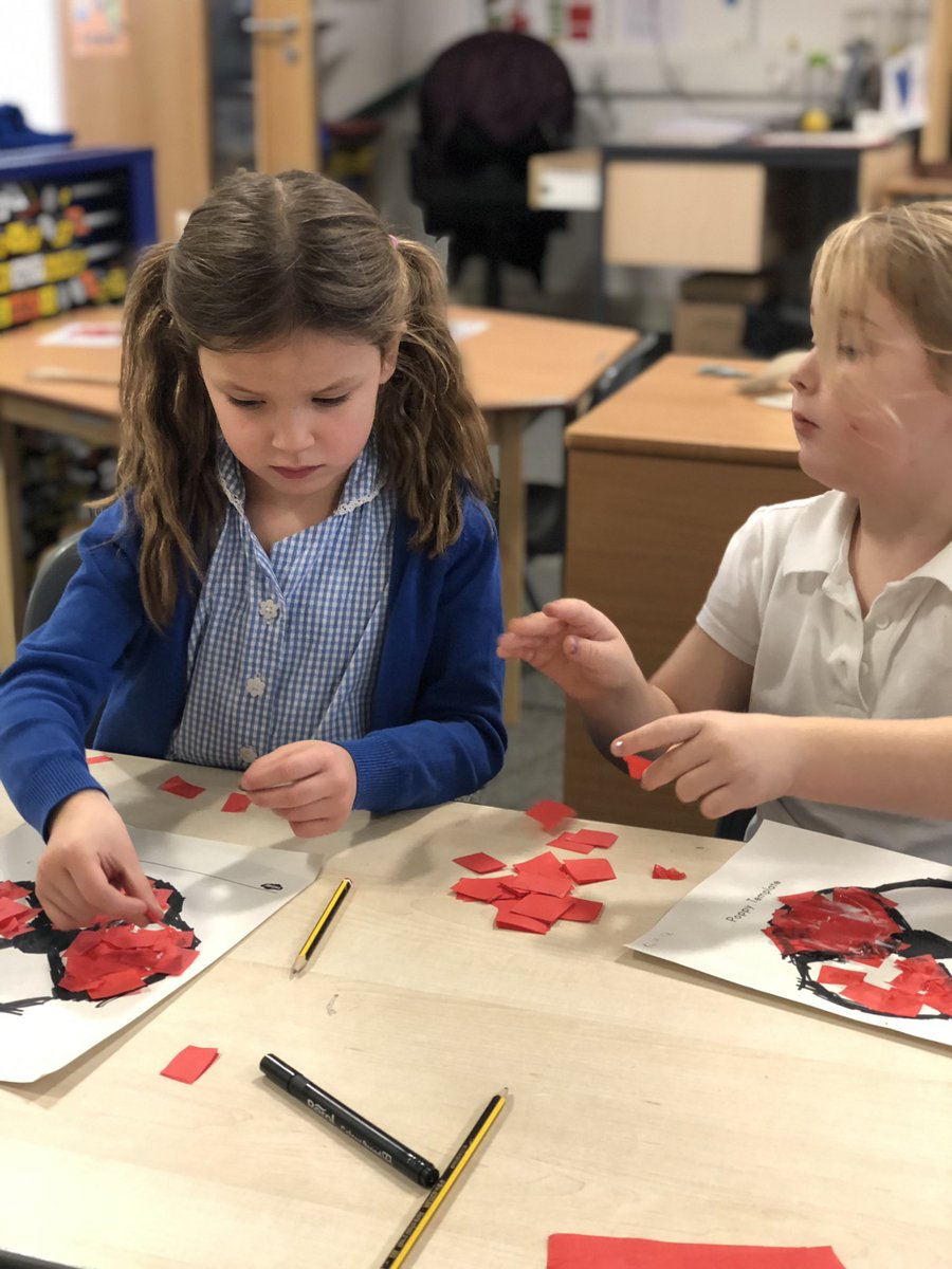 Cuiken_Primary's tweet photo. P1 made poppies on Friday to mark Remembrance Day 💙 https://t.co/q3xpIcz9ER