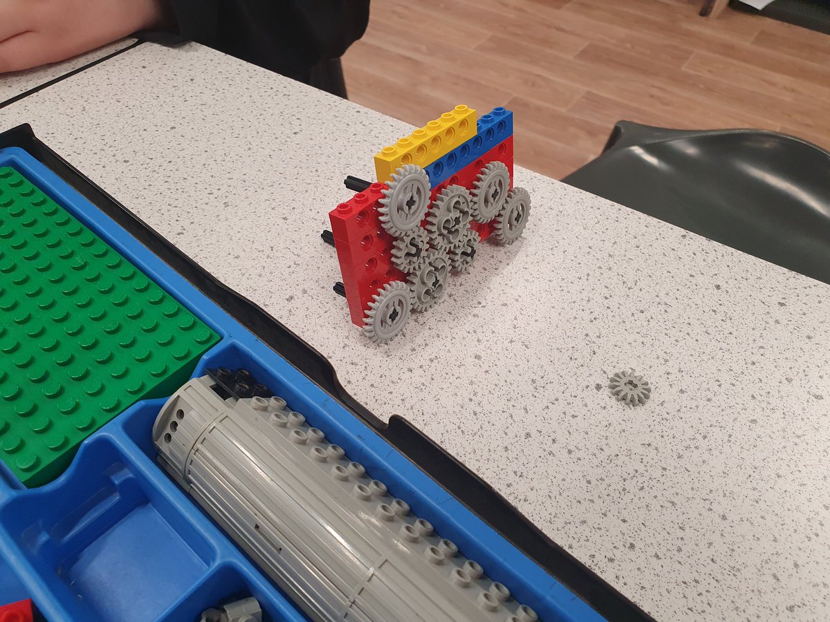 DT_Deepings's tweet photo. We've had an awesome afternoon at #EngineeringClub today, experimenting with a range of mechanical systems using the lego kits. Some fabulous #Teamwork skills on display from our students here @Deepings_School https://t.co/j623DqElVk