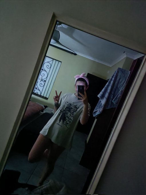 Happy loadshedding my fellow South Africans 😅🍒&hearts;️ https://t.co/nMc53NyDsj<a href="/tag/nakedshower"class="tags"><span>#nakedshower</span></a><a href="/tag/showerthoughts"class="tags"><span>#showerthoughts</span></a><a href="/tag/nakedmodels"class="tags"><span>#nakedmodels</span></a><a href="/tag/ni"class="tags"><span>#ni</span></a>