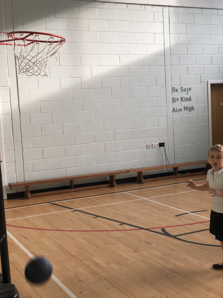 Cuiken_Primary's tweet photo. P1 practising their basketball skills! 🏀 https://t.co/Jb4WYDaii4