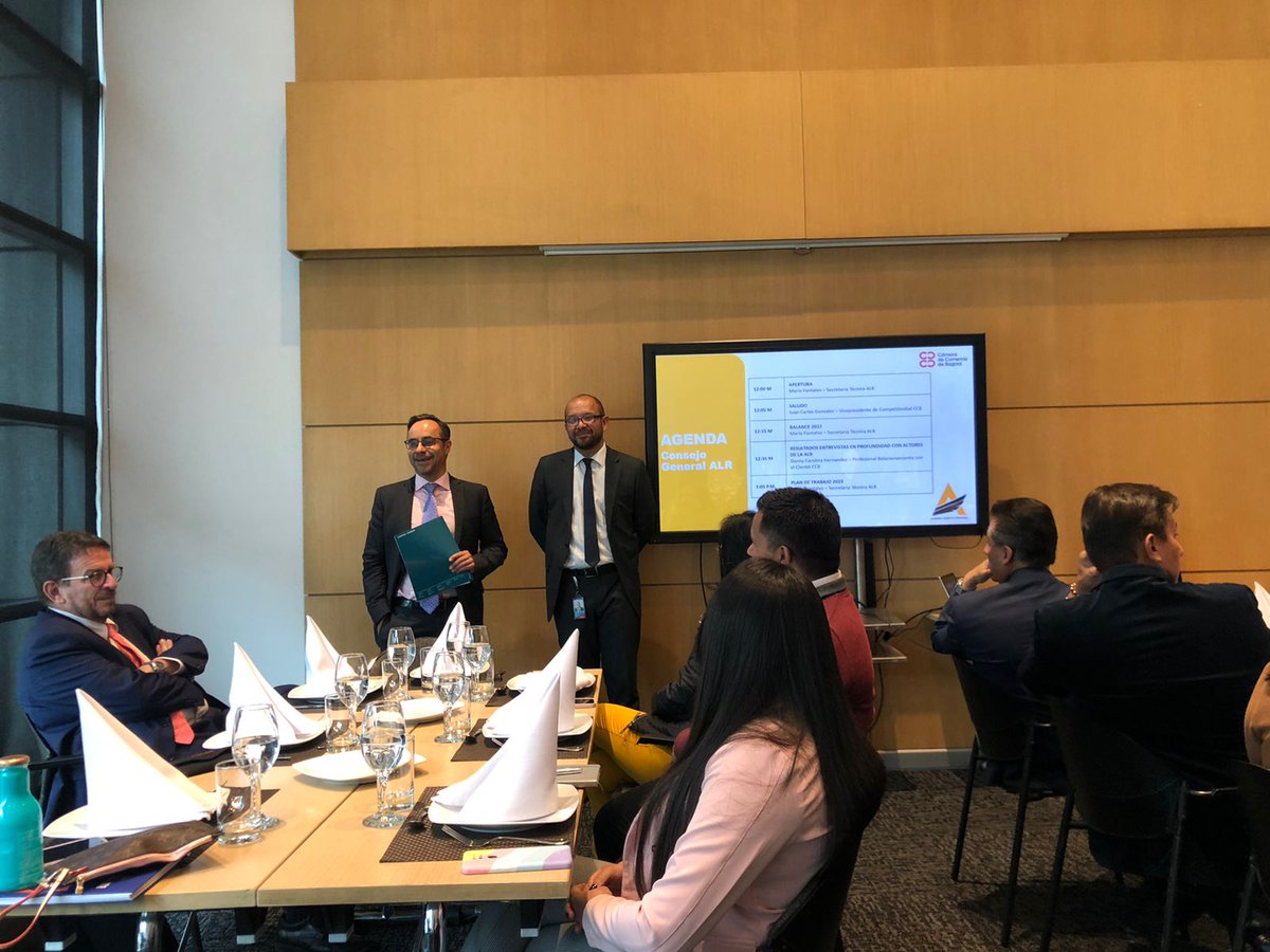 How2GoColombia's tweet image. #Hoy | Nos encontramos en el encuentro anual del #clúster de #logística y #Transporte junto a los actores más importantes de estos sectores y la @camaracomerbog. Resaltando la #innovación y #sostenibilidad. 💧

@JuanFSanabriaS @MinTransporteCo @paminagonzalez @mariofontalvof